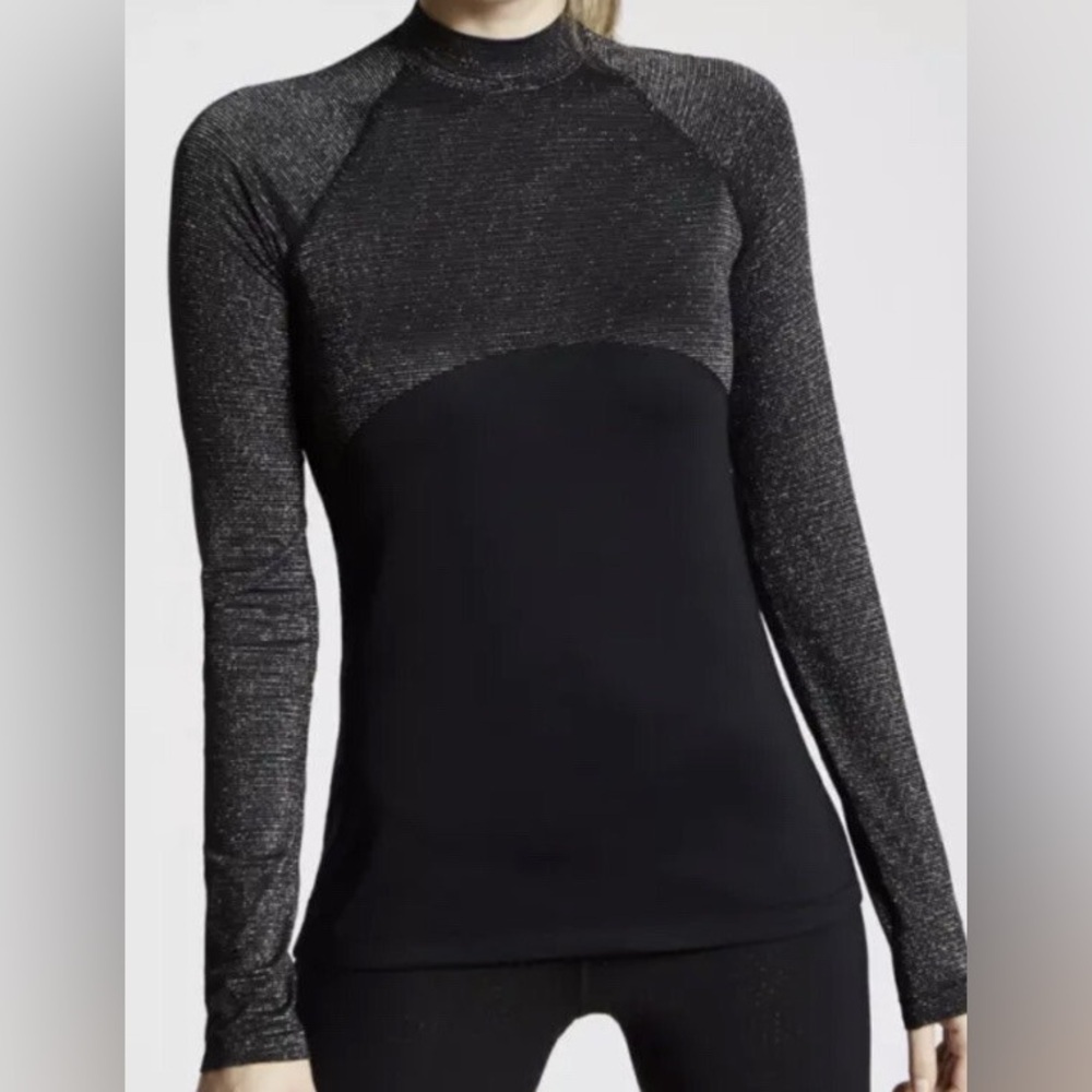 Women’s NWT NIKE Pro Dri-Fit Black/Gold metallic long sleeve top. Size XL
